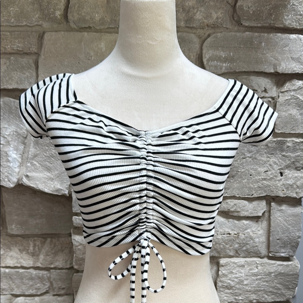 NWT Forever 21 Black and White Striped Crop Top